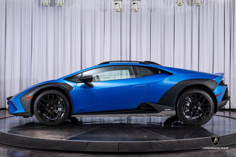 Used 2024 Lamborghini Huracan Sterrato image 13