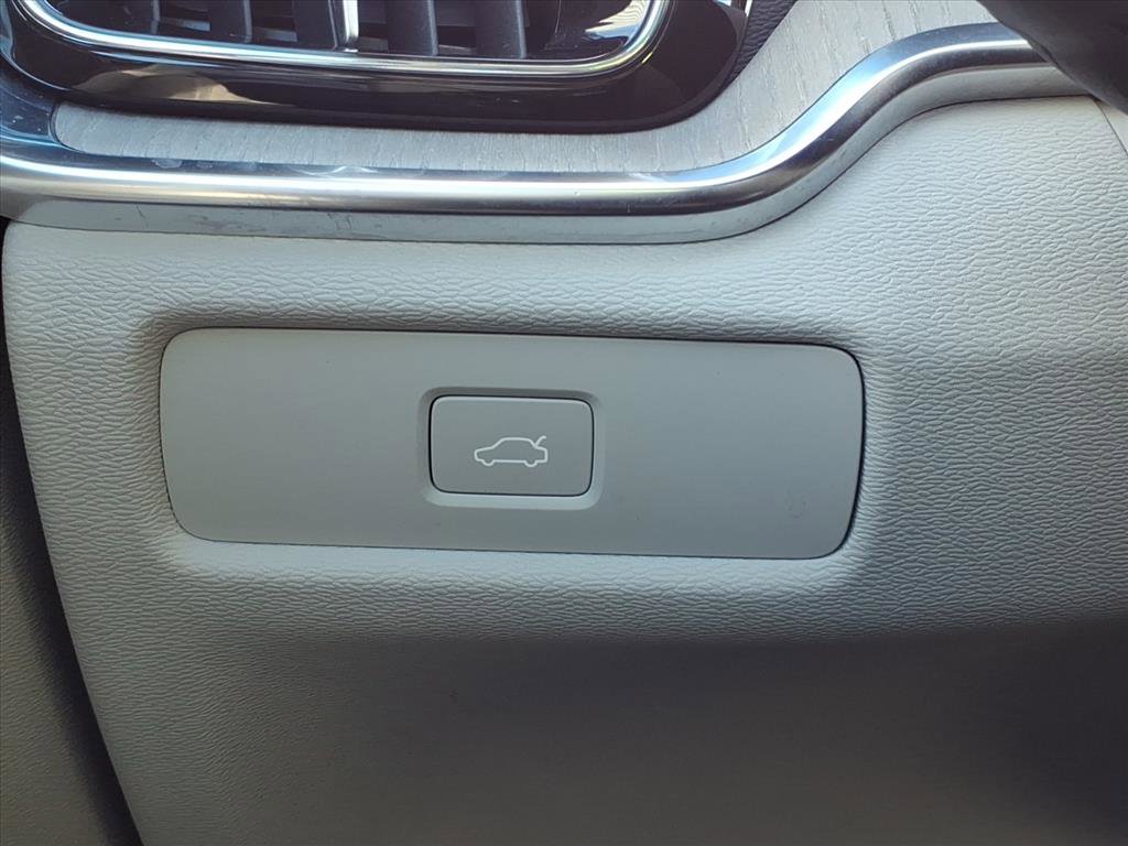 Used 2024 Volvo S60 B5 Plus image 43