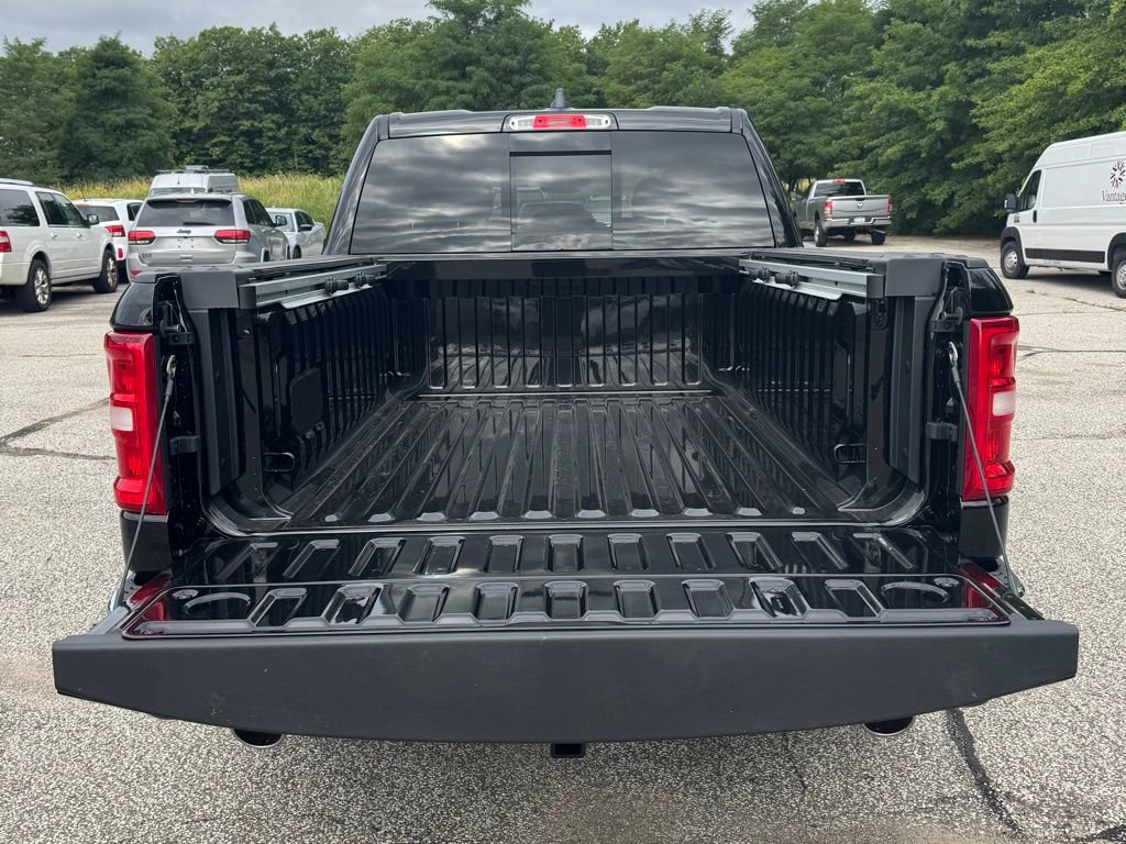 New 2026 RAM 1500 4x4 Crew Cab image 7