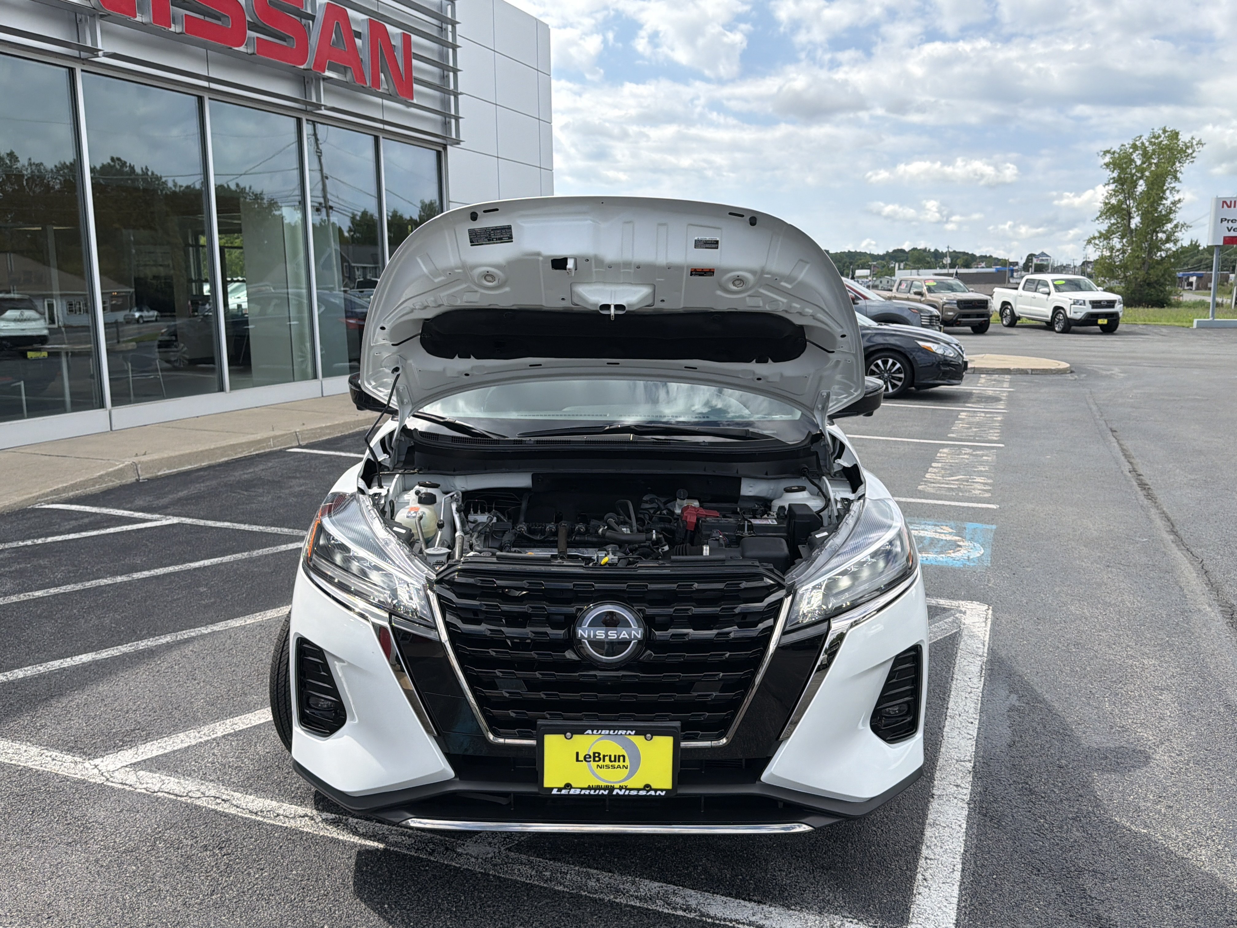 Used 2023 Nissan Kicks SR FWD image 17