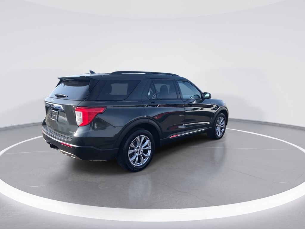 Used 2023 Ford Explorer XLT w/ Equipment Group 202A AWD/4WD image 8