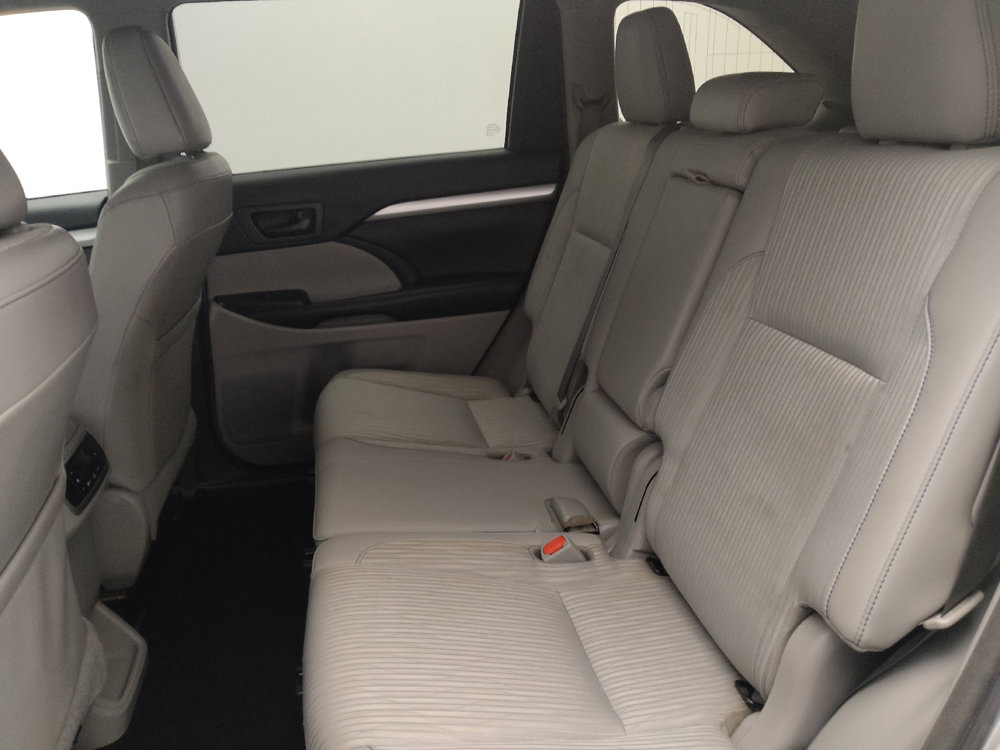 Used 2018 Toyota Highlander Plus image 18
