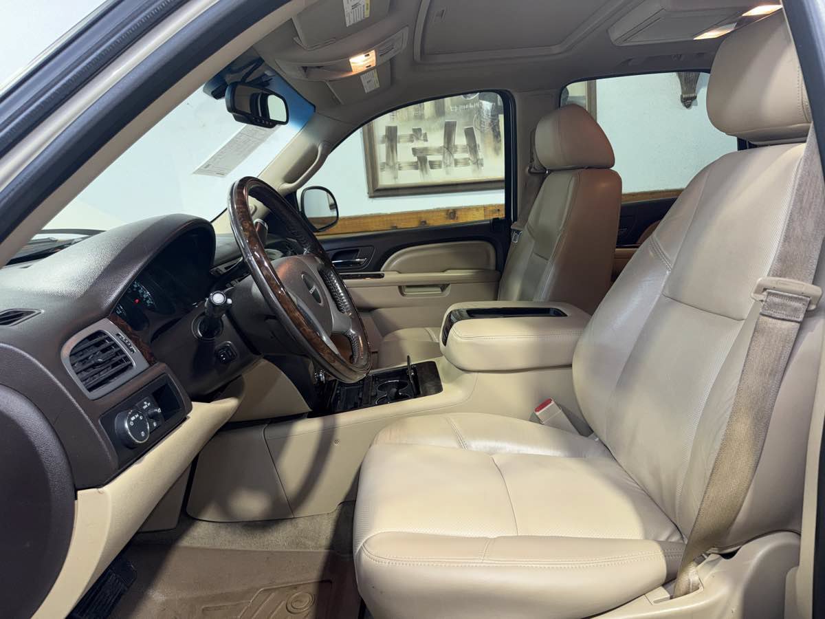 Used 2014 GMC Yukon Denali RWD image 17