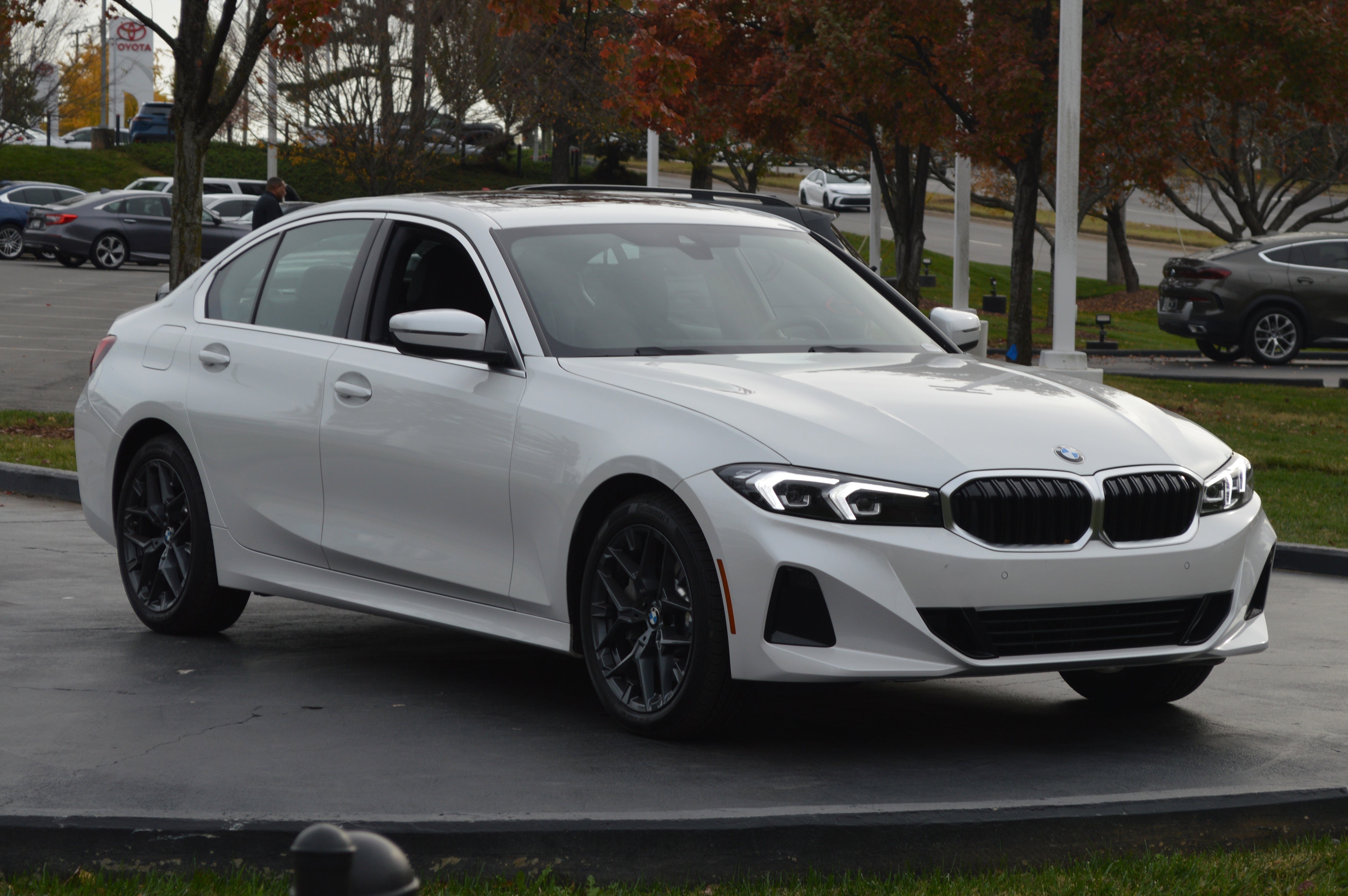 Used 2025 BMW 330i xDrive Sedan w/ Convenience Package AWD/4WD image 3