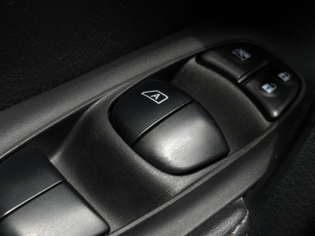Used 2021 Nissan Rogue Sport S FWD image 5