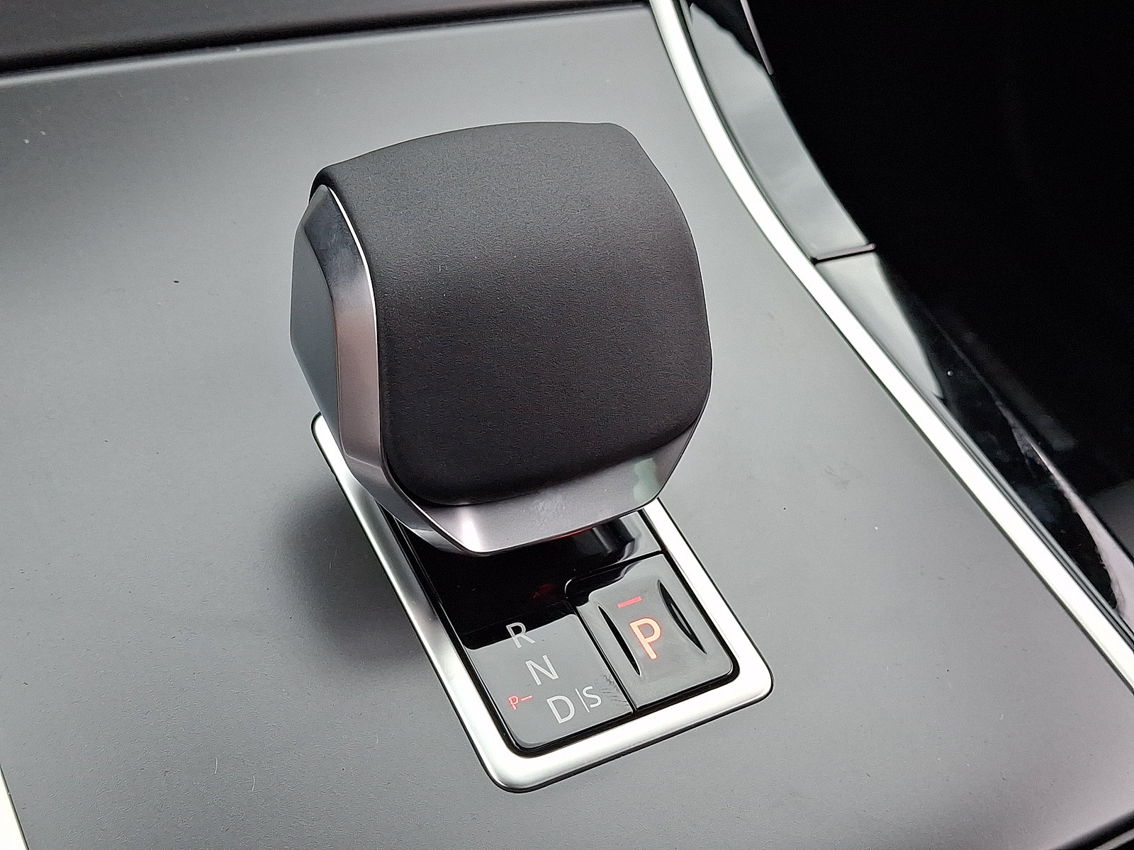 New 2026 Land Rover Range Rover Velar S AWD/4WD image 17