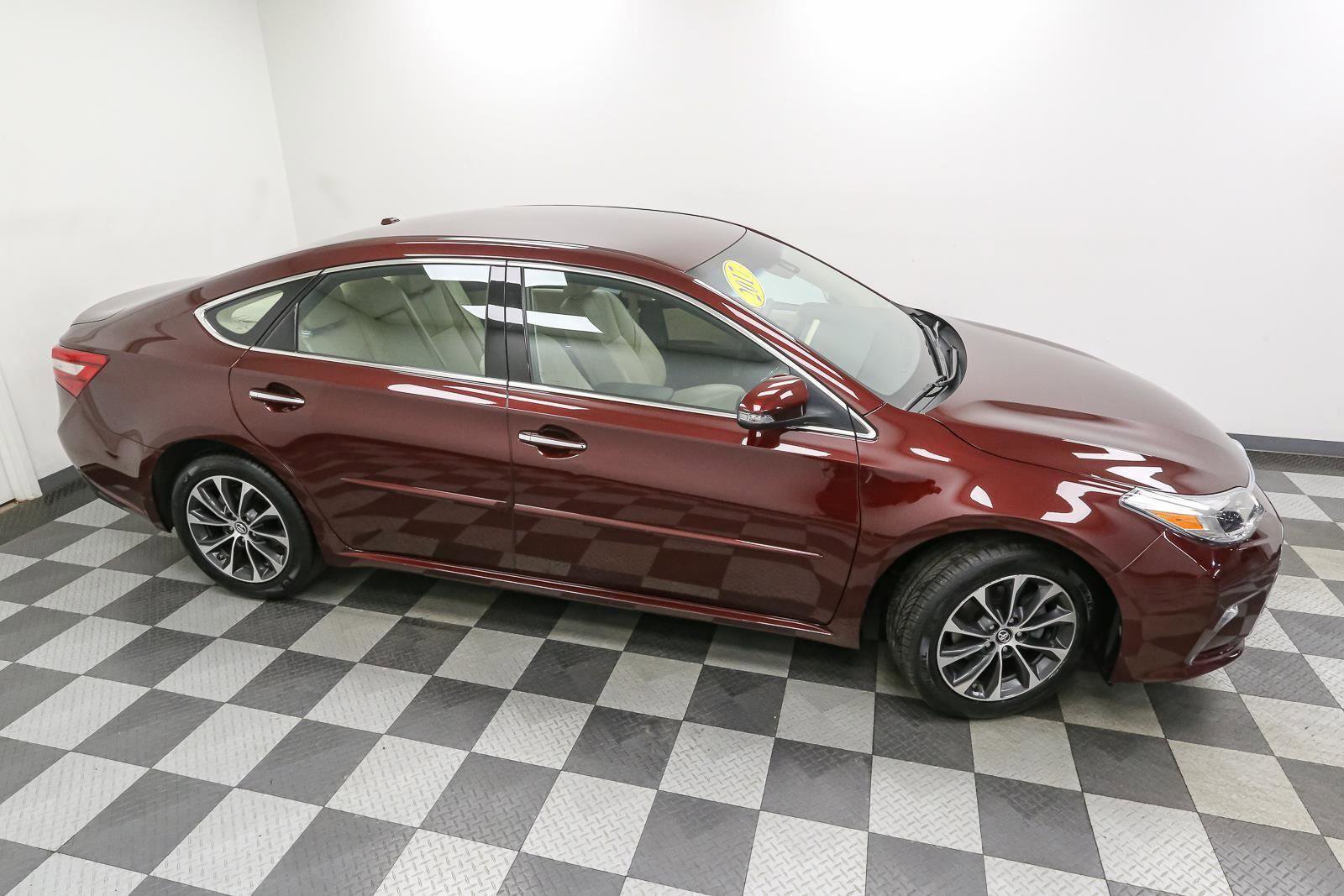 Used 2017 Toyota Avalon XLE w/ Carpet Mat Package image 5
