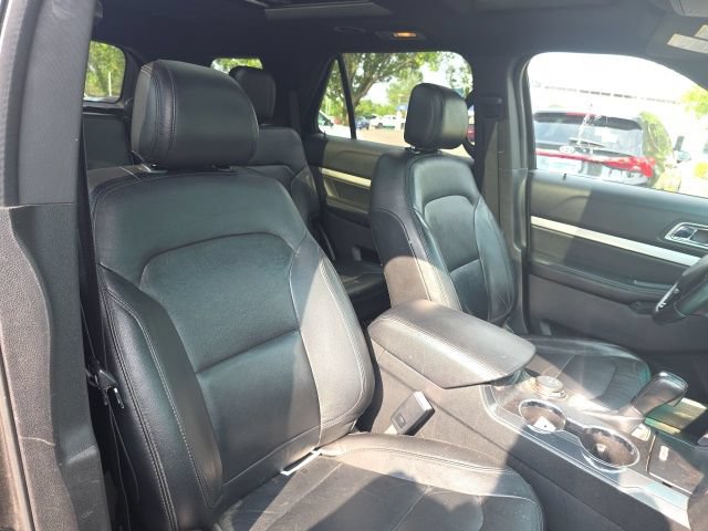 Used 2016 Ford Explorer XLT w/ Equipment Group 202A AWD/4WD image 21