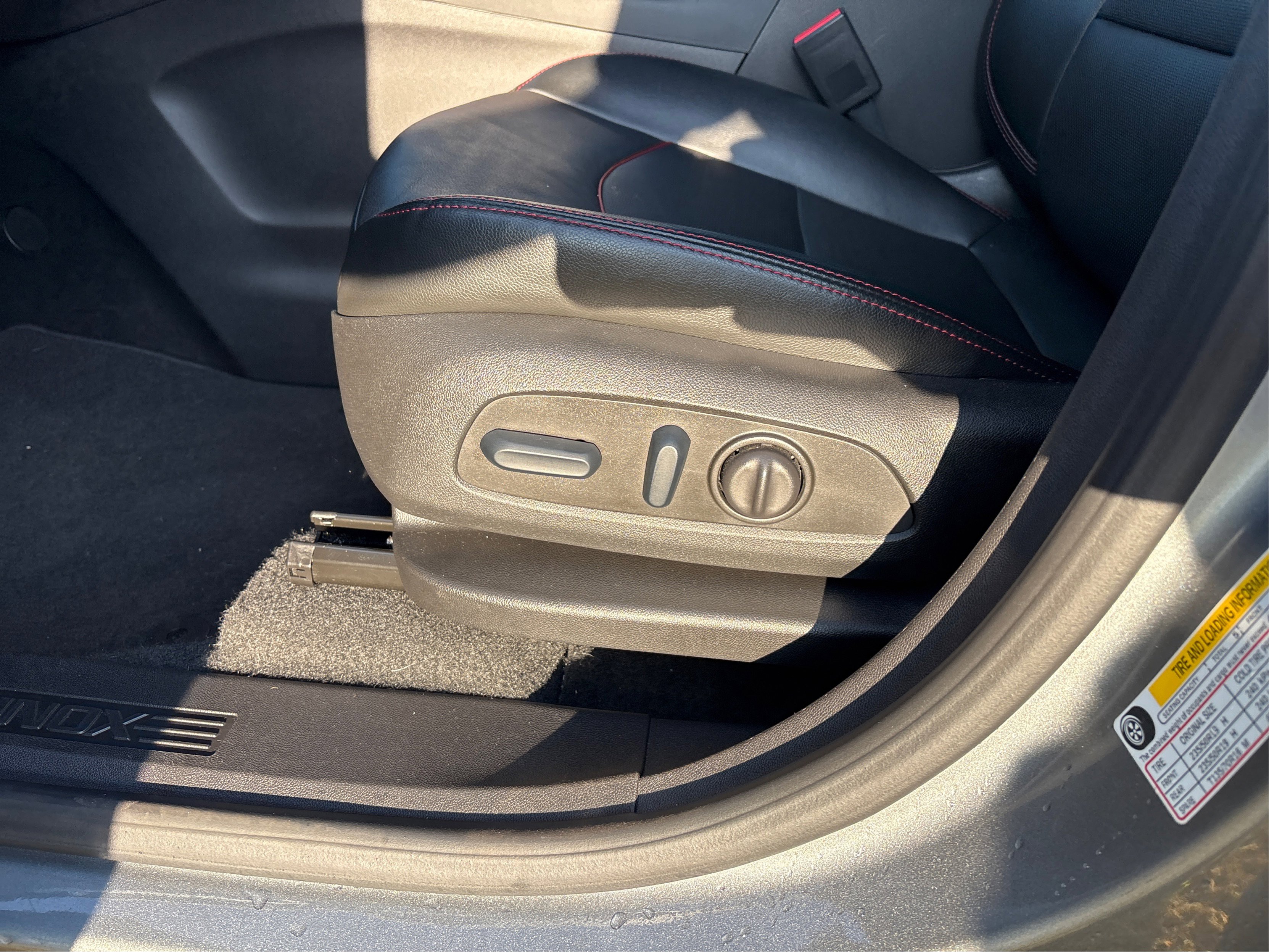 Used 2023 Chevrolet Equinox RS w/ RS Leather Package image 19