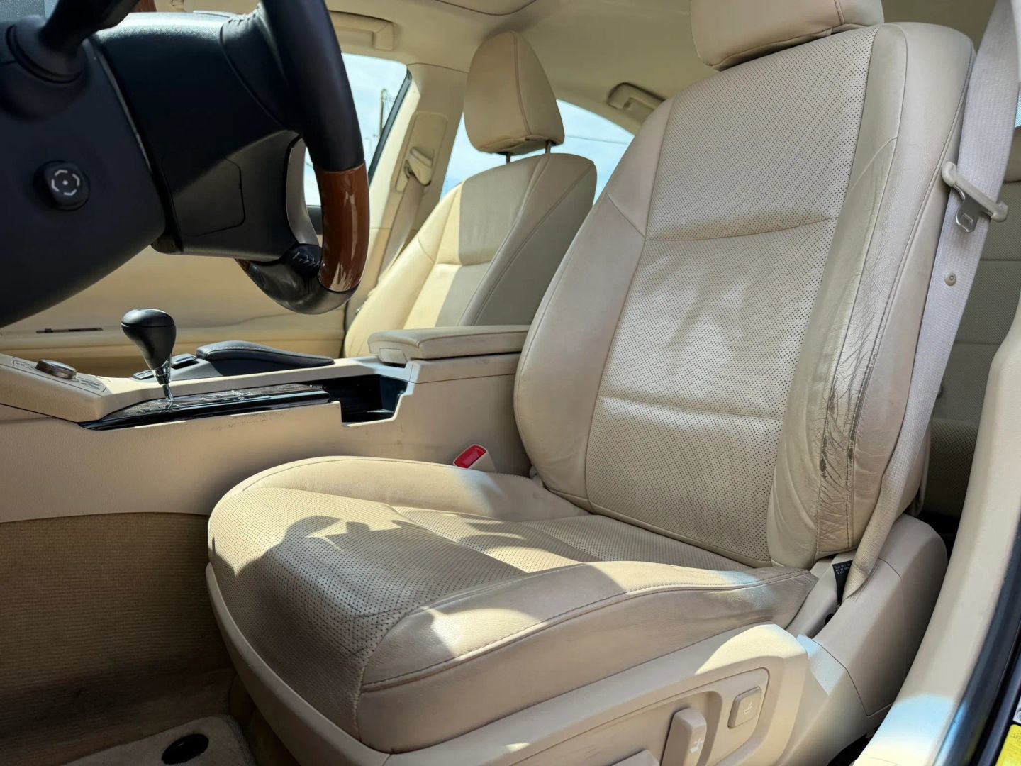 Used 2013 Lexus ES 300h w/ Luxury Pkg FWD image 9