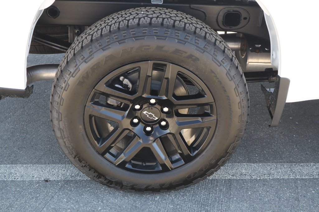 New 2026 Chevrolet Silverado 1500 Custom w/ Turbomax Blackout Package AWD/4WD image 14