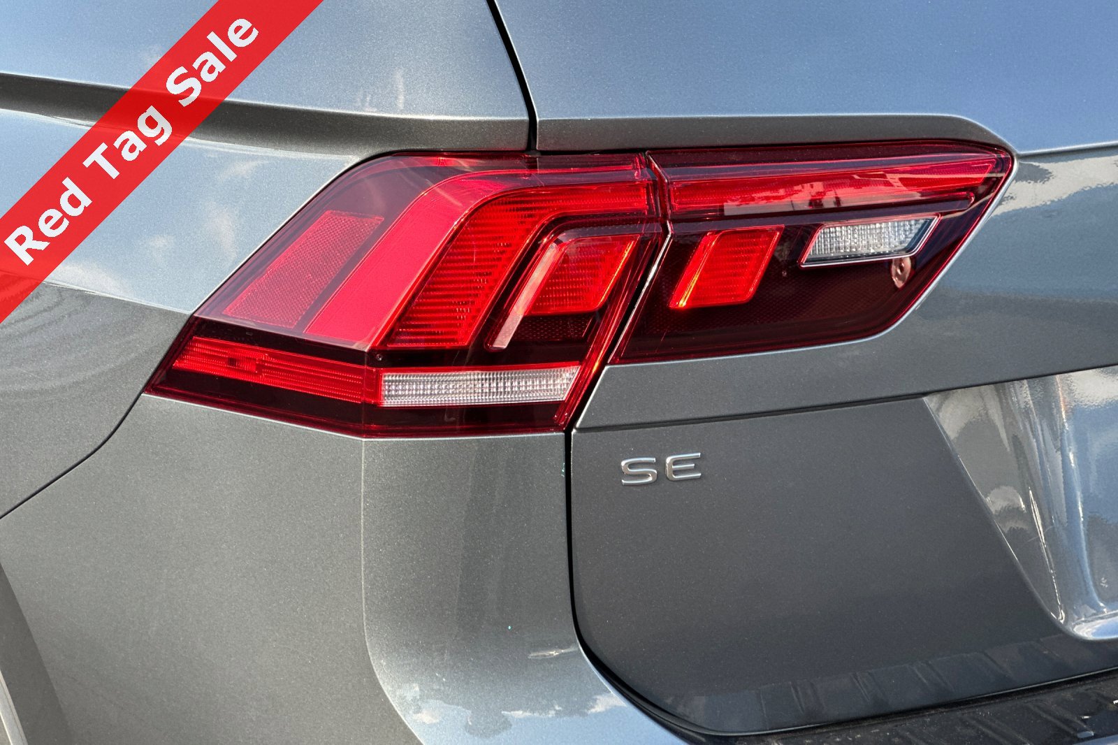 Certified 2024 Volkswagen Tiguan SE R-Line image 28