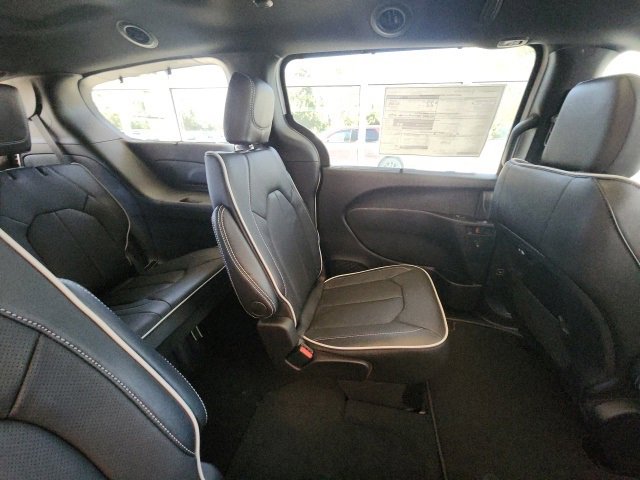 New 2025 Chrysler Pacifica Limited image 15