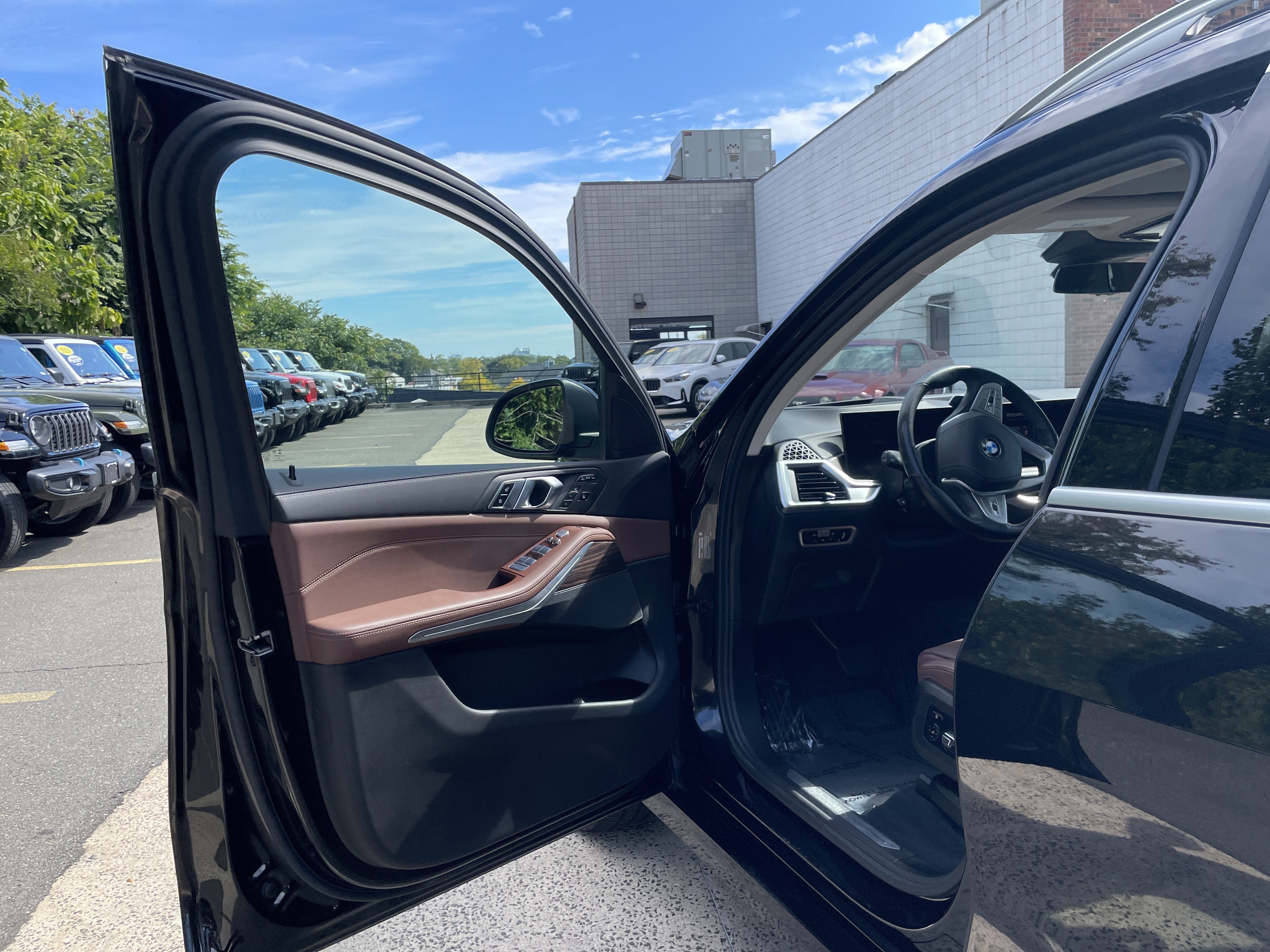 Used 2023 BMW X7 xDrive40i w/ Parking Assistance Package image 49