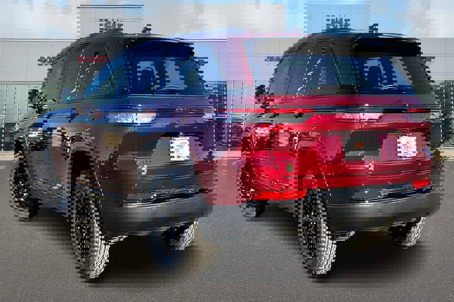 New 2025 Jeep Grand Cherokee Altitude image 4