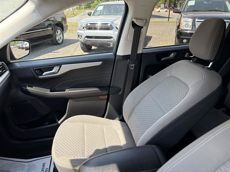 Used 2021 Ford Escape SE w/ SE Sport Appearance Package AWD/4WD image 8