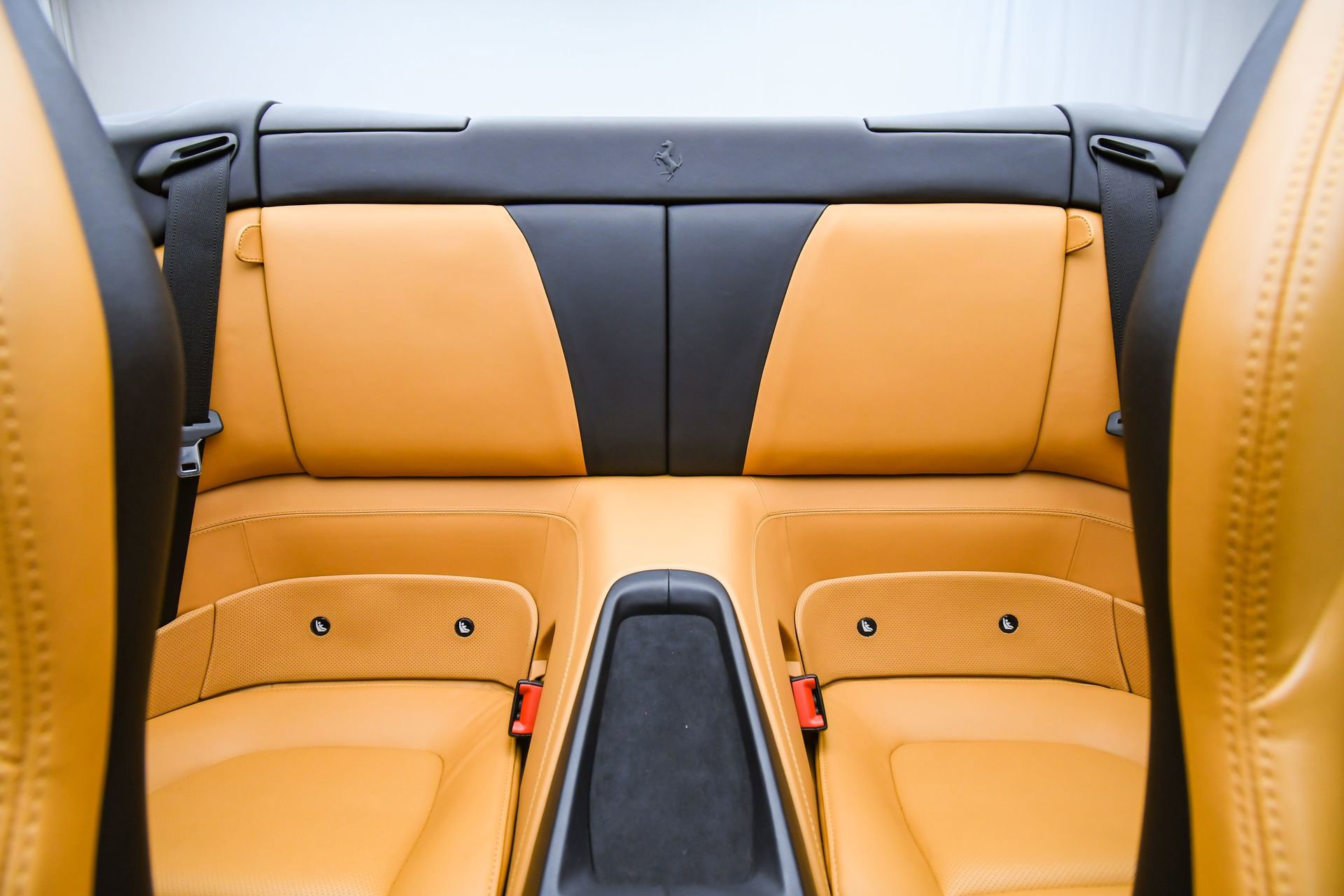 Used 2019 Ferrari Portofino image 18