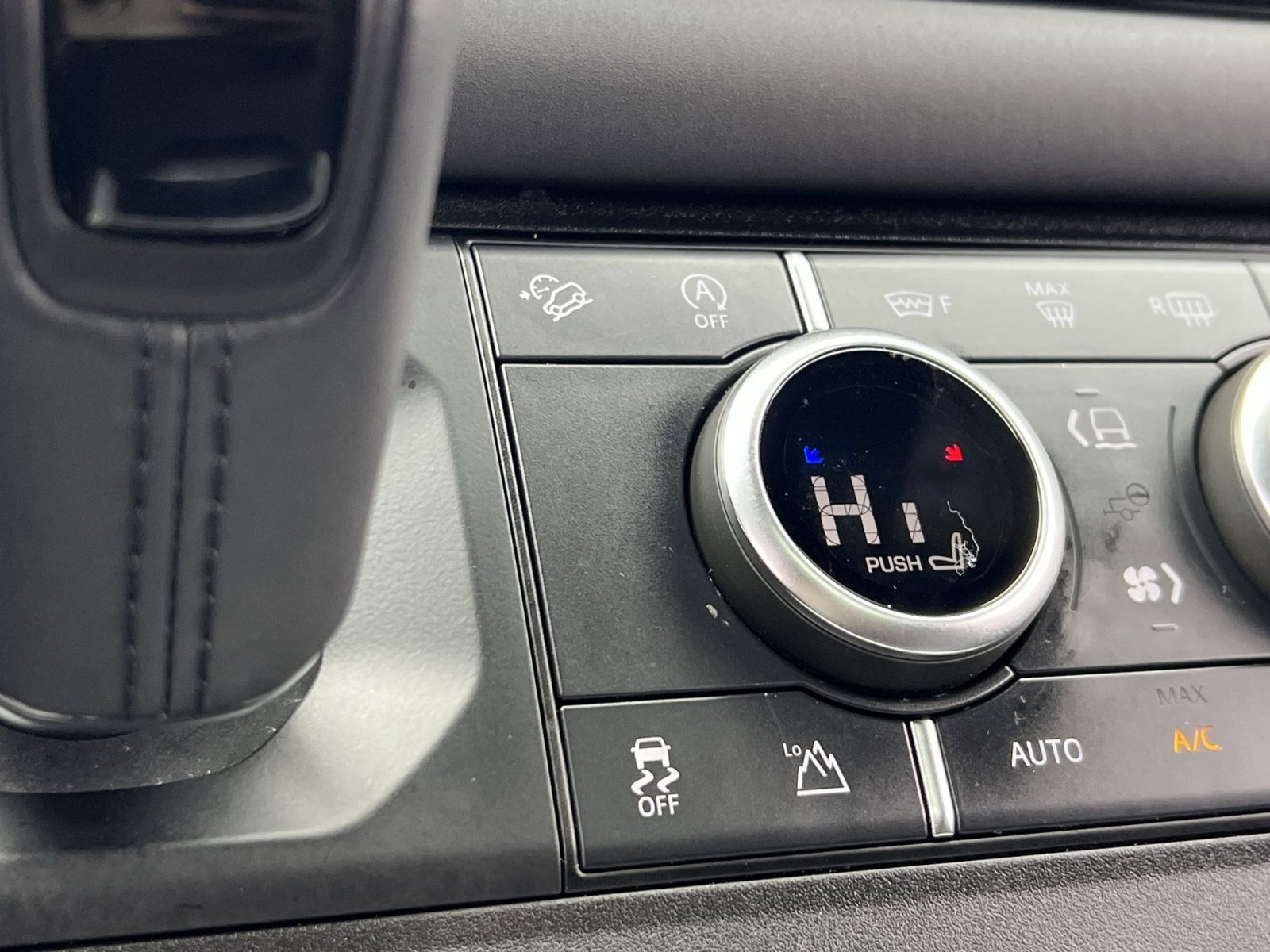 Used 2025 Land Rover Defender 110 S image 30