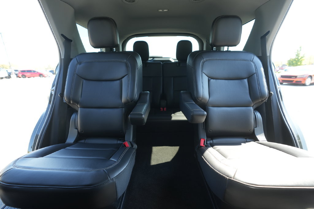 Used 2024 Ford Explorer XLT w/ Equipment Group 202A AWD/4WD image 42