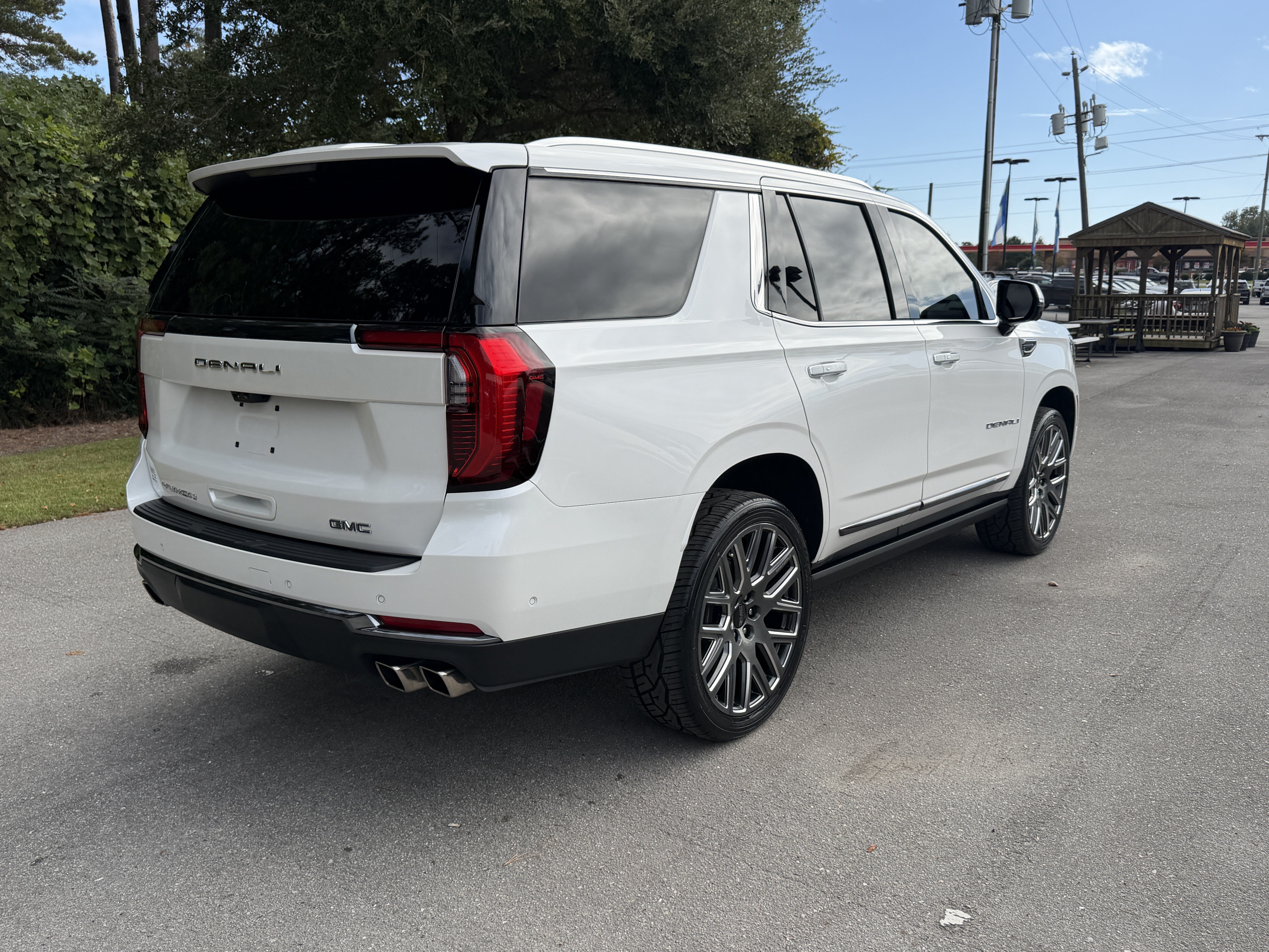Used 2025 GMC Yukon Denali Ultimate AWD/4WD image 3
