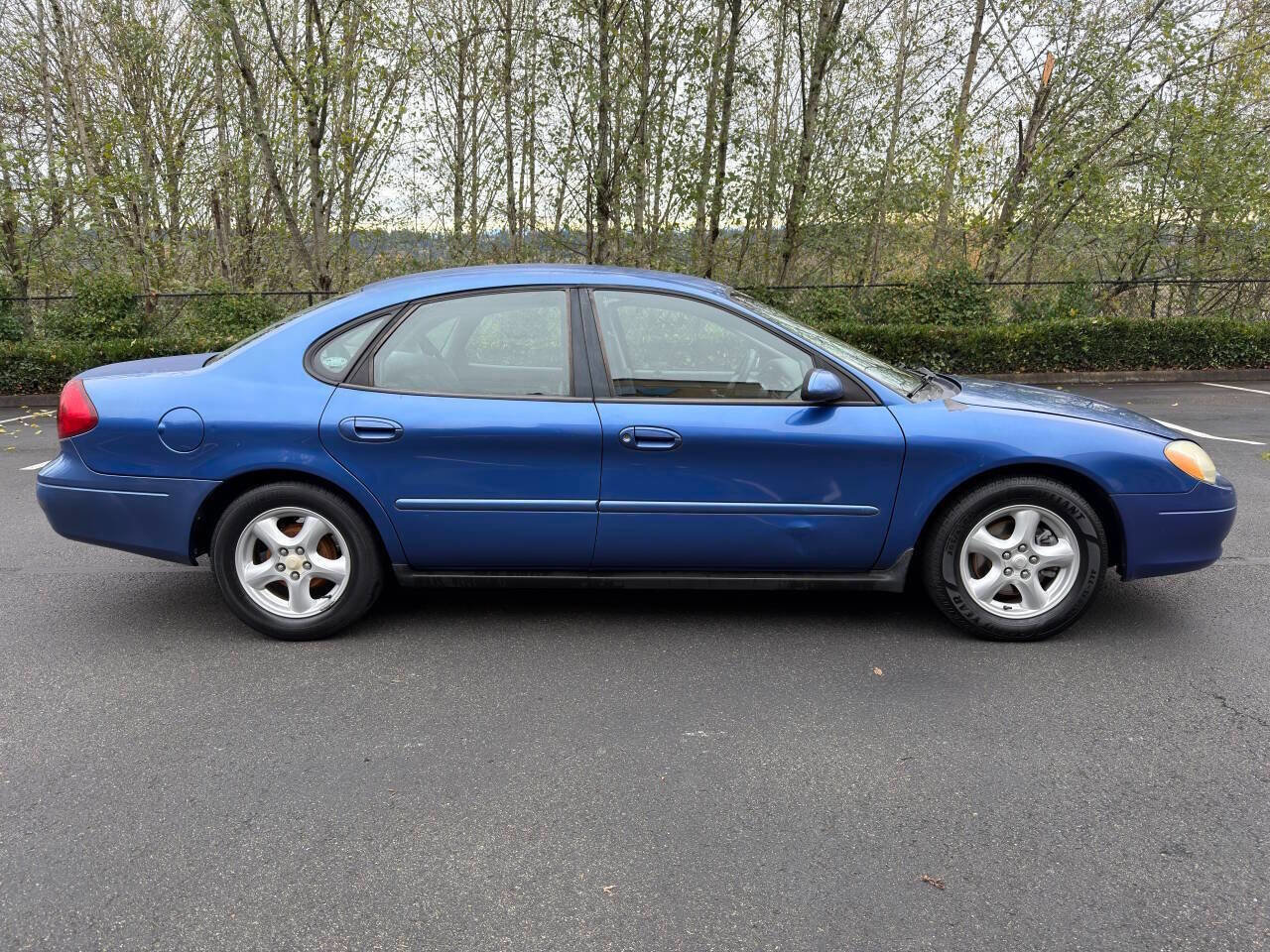 Used 2003 Ford Taurus SE image 4