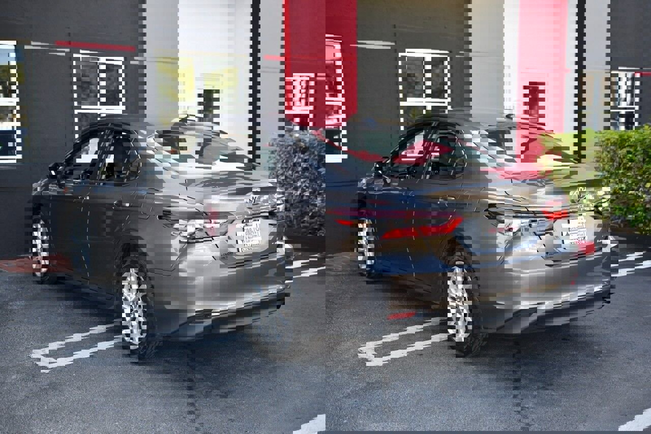 Used 2024 Toyota Camry LE image 4