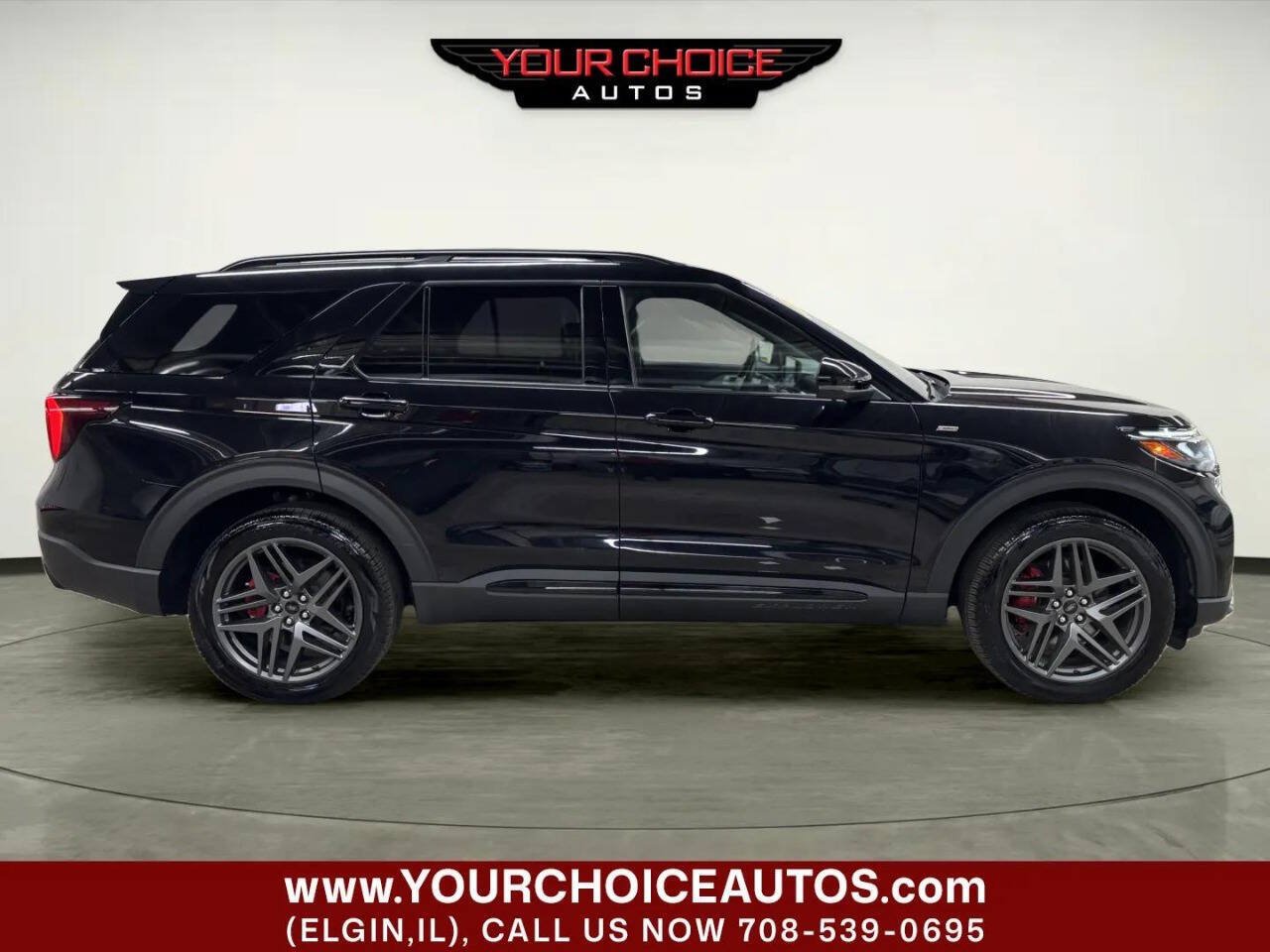 Used 2025 Ford Explorer ST-Line w/ ST-Line Street Pack AWD/4WD image 9