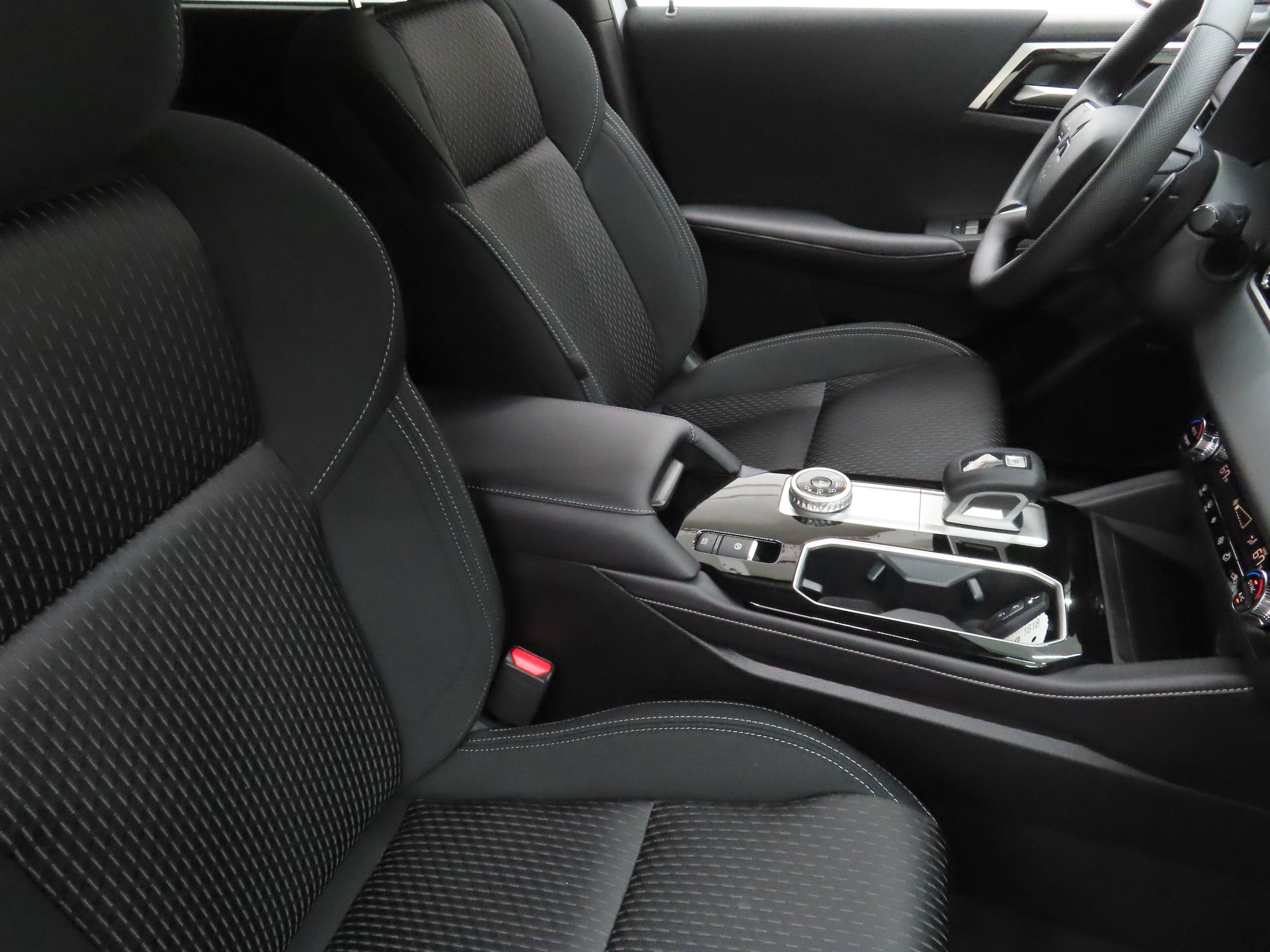 New 2026 Mitsubishi Outlander ES image 22