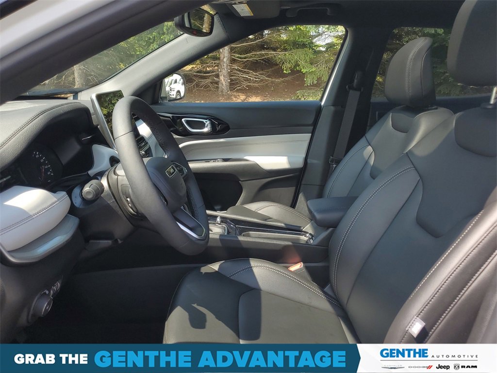 Used 2025 Jeep Compass Limited w/ Sun & Sound Group image 8