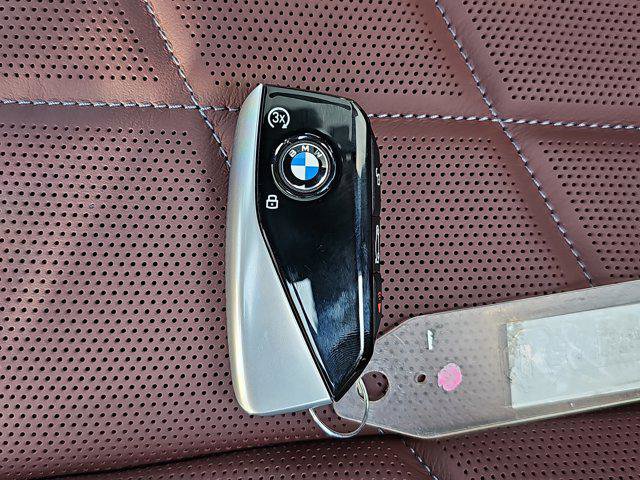 New 2026 BMW 750e xDrive image 37