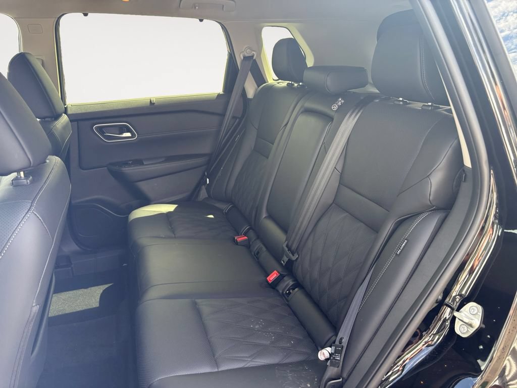Used 2025 Nissan Rogue Platinum w/ Tech Package AWD/4WD image 13