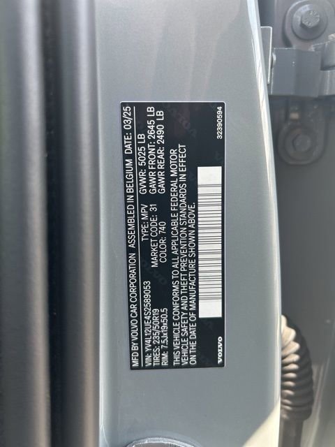 Certified 2025 Volvo XC40 B5 Plus AWD/4WD image 28