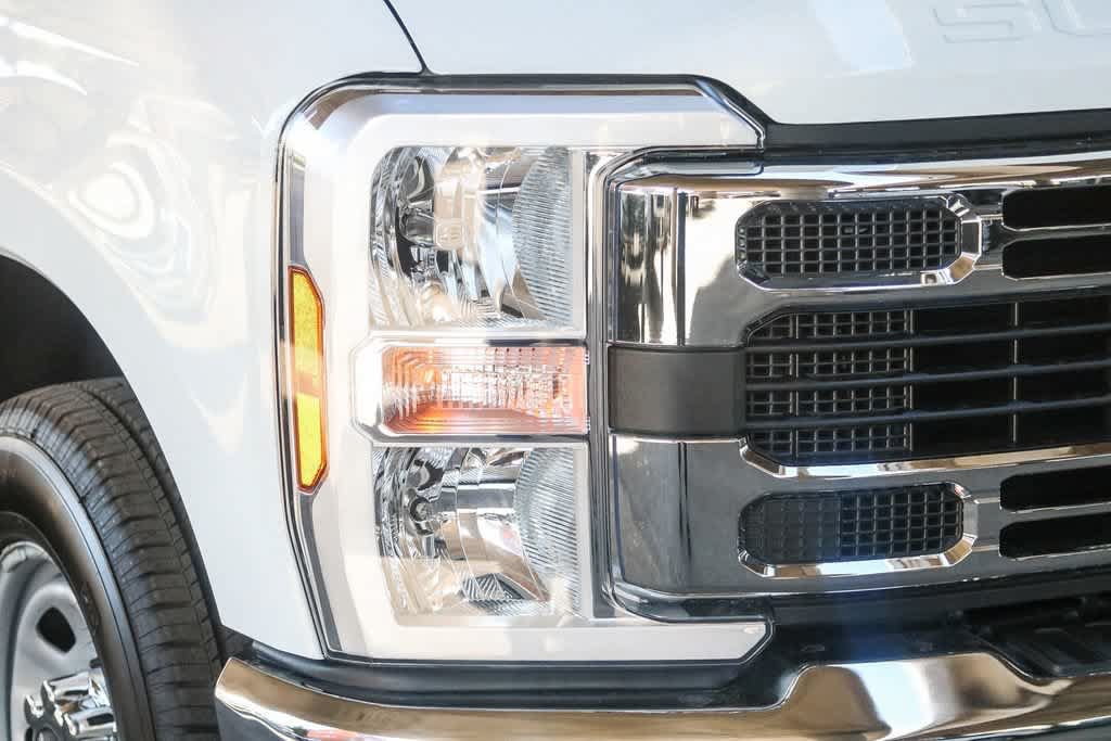 New 2026 Ford F350 XL w/ XL Chrome Package RWD image 4