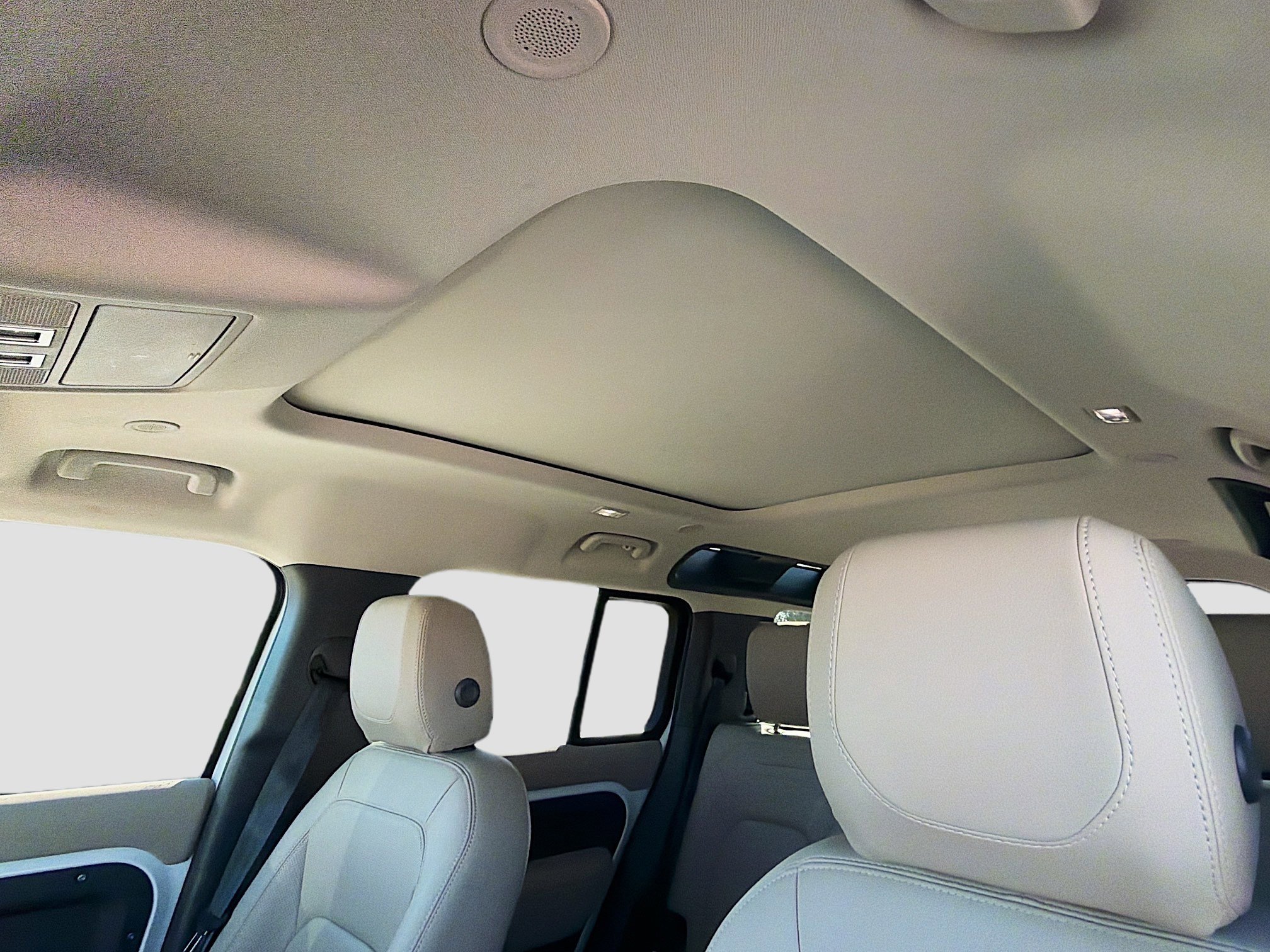 Used 2022 Land Rover Defender 110 SE image 27