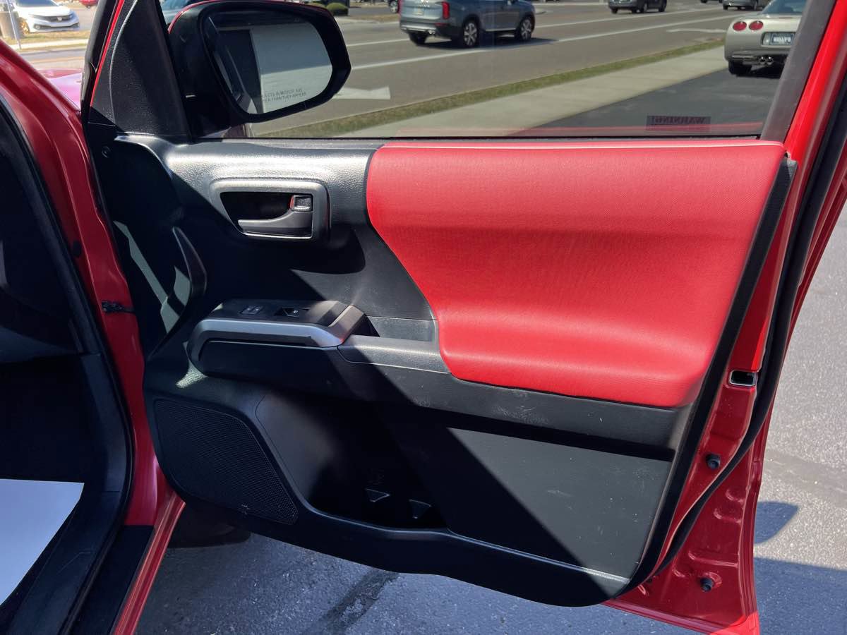 Used 2017 Toyota Tacoma SR5 image 20