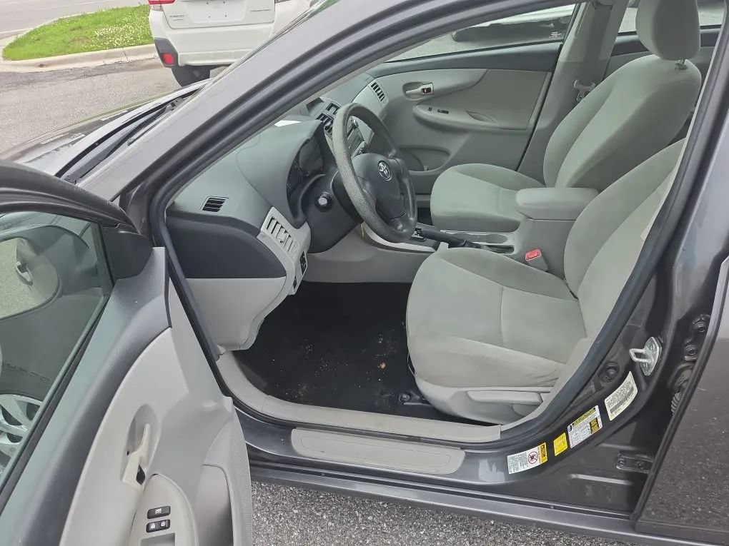 Used 2013 Toyota Corolla L FWD image 16