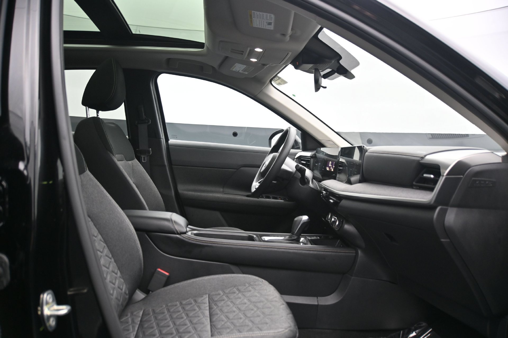 Used 2025 Nissan Kicks SV w/ SV Premium Package AWD/4WD image 13