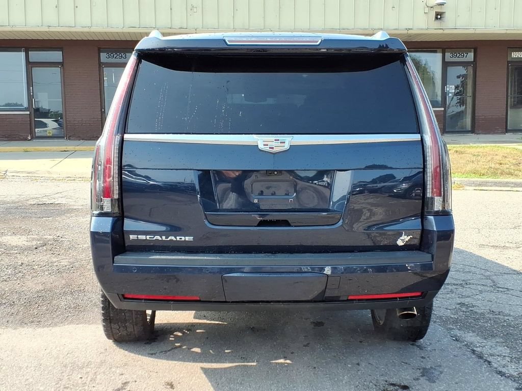 Used 2019 Cadillac Escalade Premium Luxury w/ LPO, Radiant Package AWD/4WD image 4
