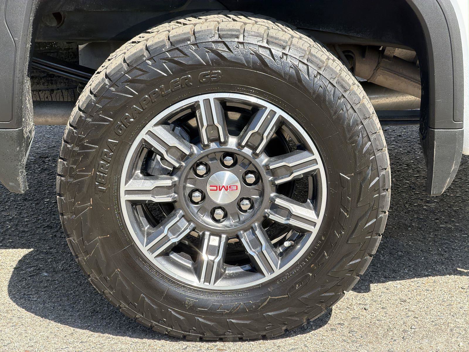Used 2025 GMC Sierra 1500 AT4 AWD/4WD image 32