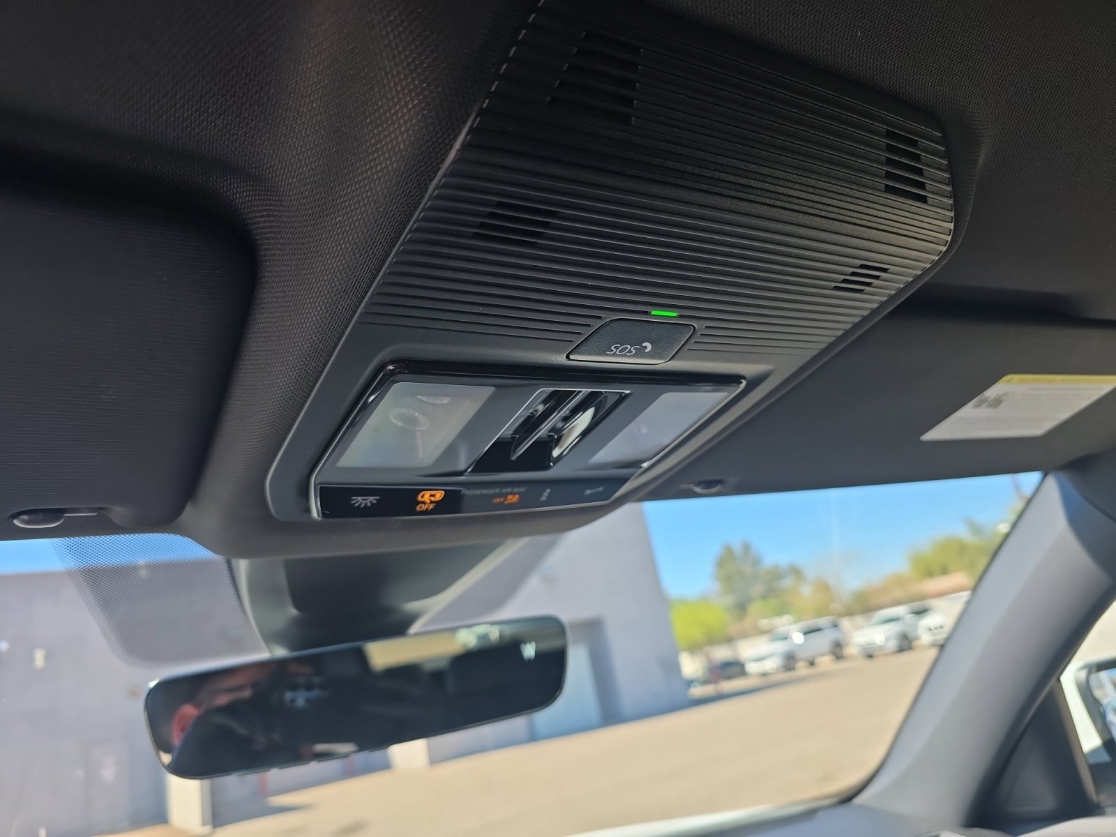 Used 2024 Volkswagen Atlas Cross Sport SE image 31