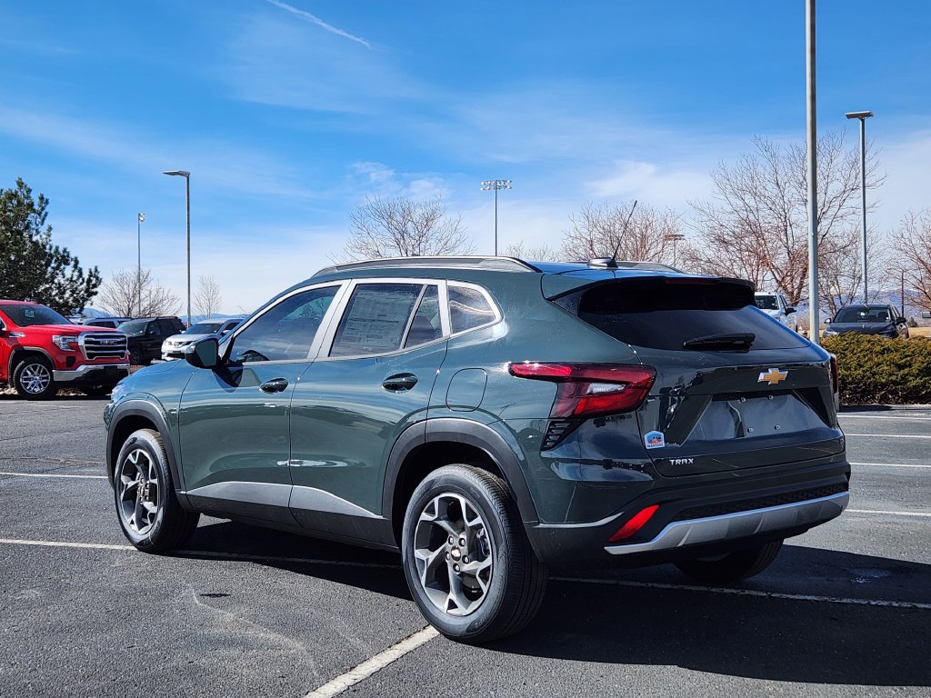 New 2026 Chevrolet Trax LT w/ Driver Confidence Package FWD image 2