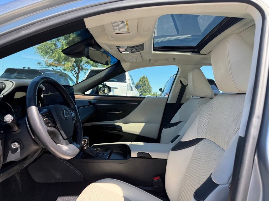 Used 2024 Lexus ES 300h w/ Premium Package FWD image 6