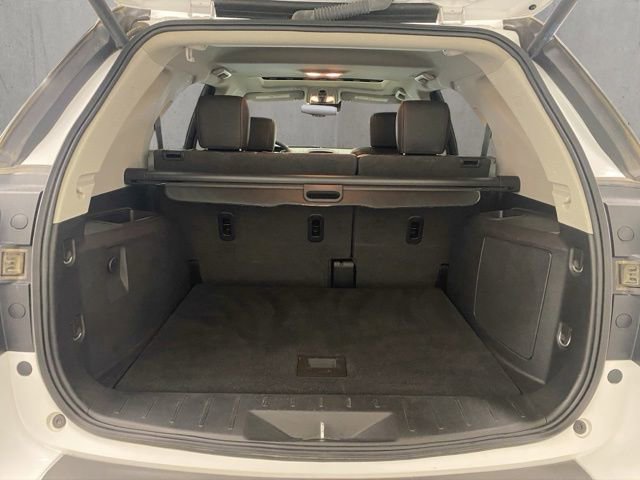Used 2017 Chevrolet Equinox Premier w/ Enhanced Convenience Package AWD/4WD image 23