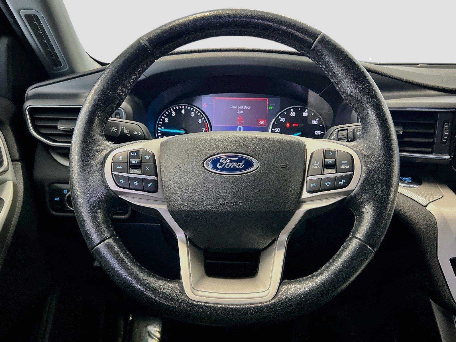Used 2022 Ford Explorer XLT w/ XLT Sport Appearance Package AWD/4WD image 18