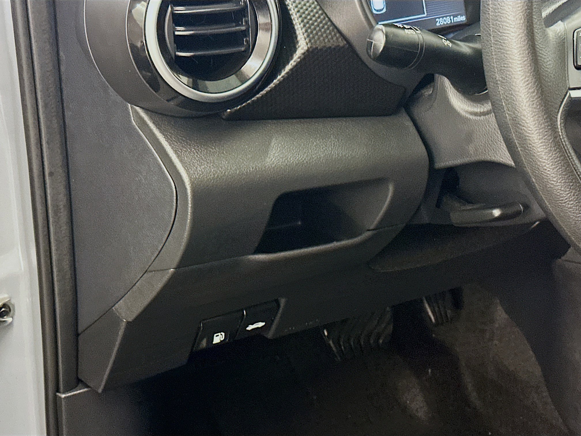 Used 2024 Nissan Kicks SV FWD image 17