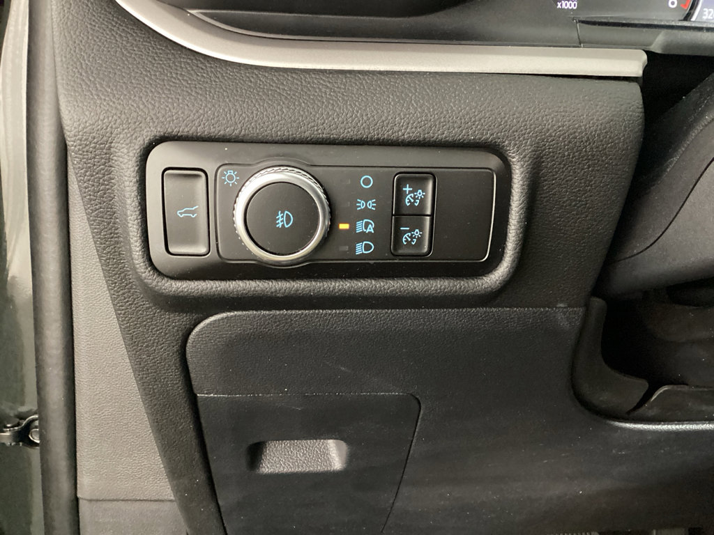 Used 2023 Ford Explorer XLT w/ Equipment Group 202A AWD/4WD image 27