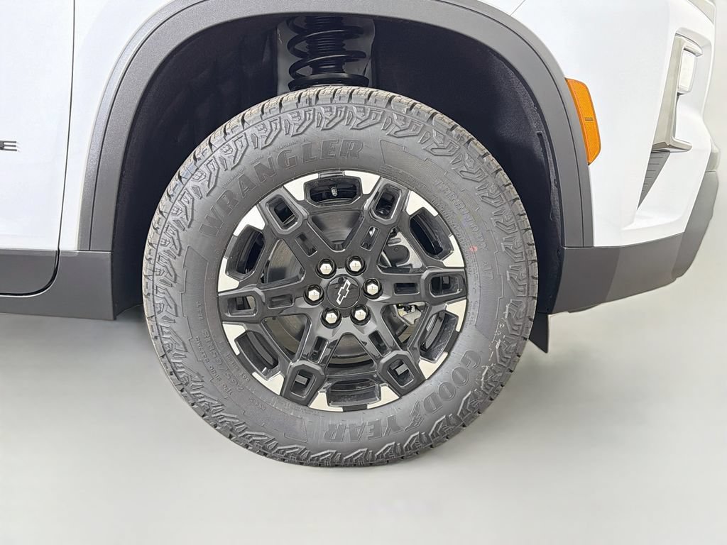 New 2027 Chevrolet Traverse Z71 w/ LPO, Floor Liner Package AWD/4WD image 28
