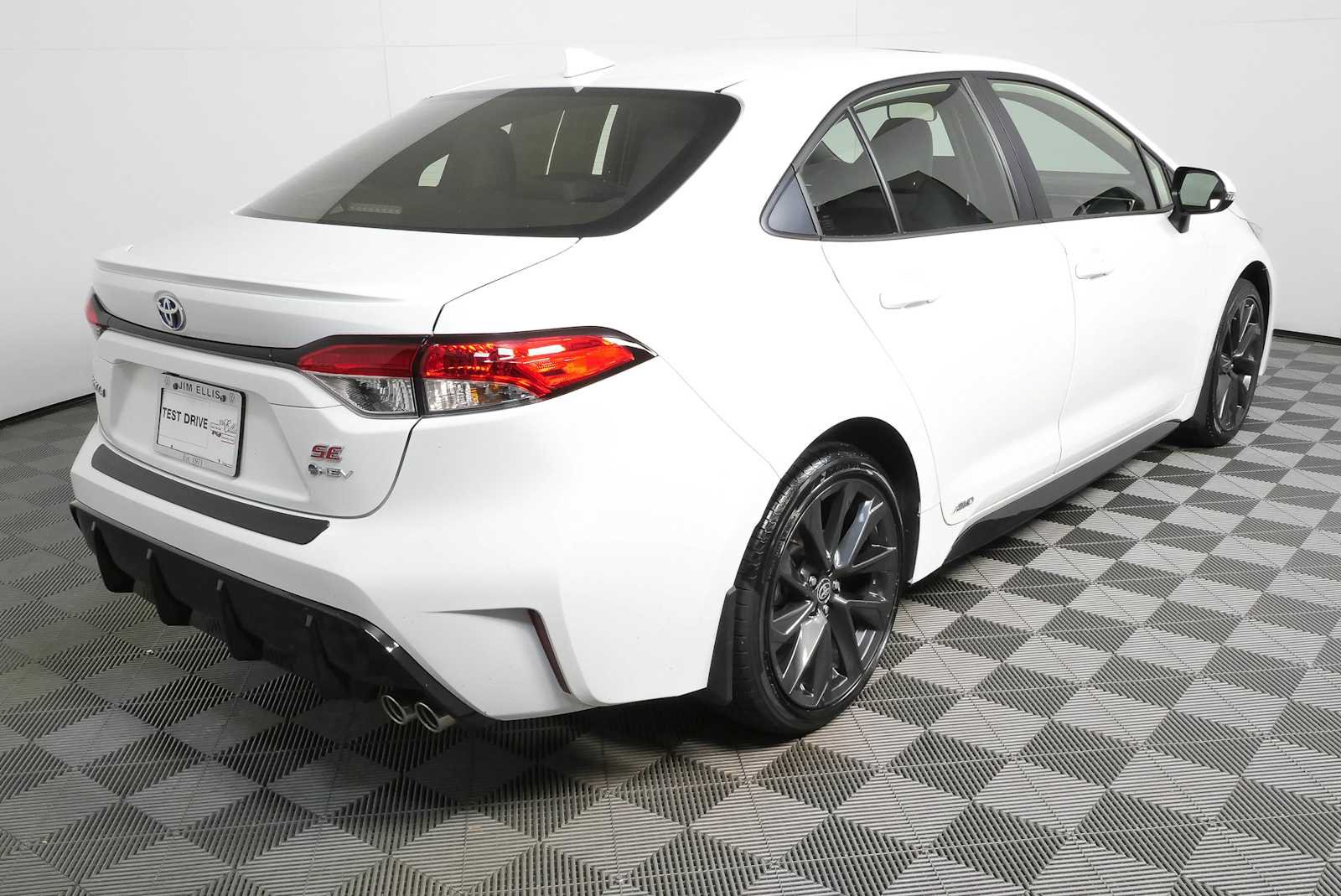 Used 2025 Toyota Corolla SE w/ SE Premium Package AWD/4WD image 21
