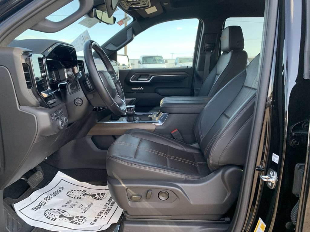 Certified 2025 Chevrolet Silverado 1500 High Country w/ Midnight Edition AWD/4WD image 18