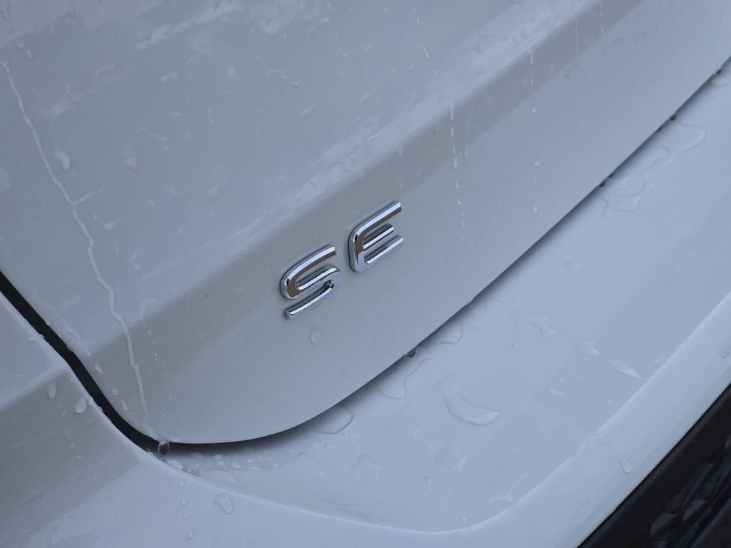 New 2026 Volkswagen Taos SE image 9